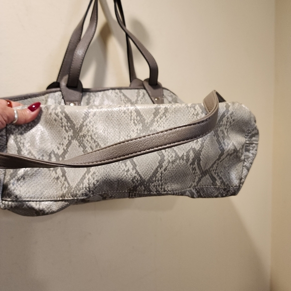 LOUENHIDE Gray Snake Print Large Tote Bag - Picture 6 of 13